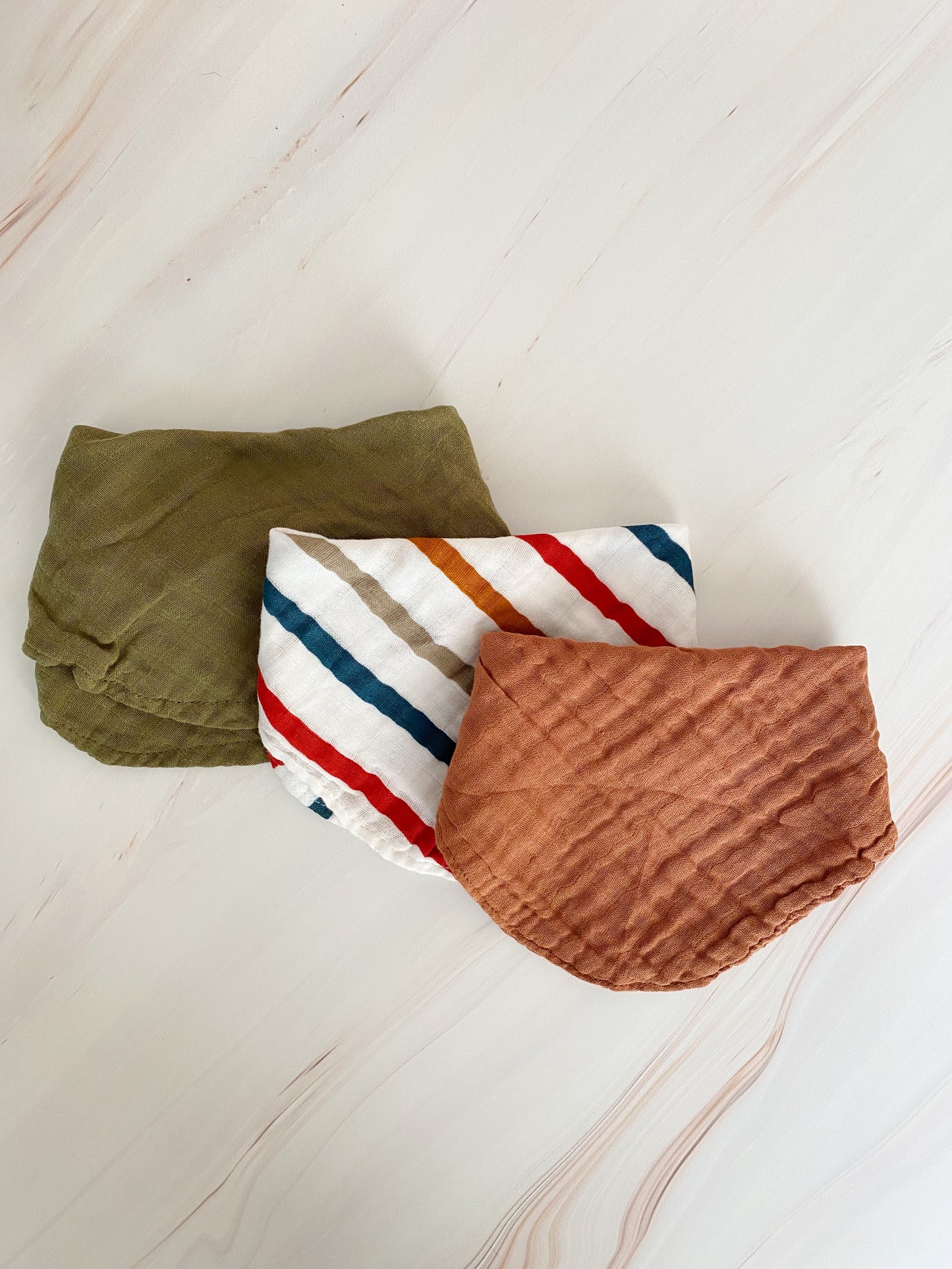 Babero de muselina colores lisos