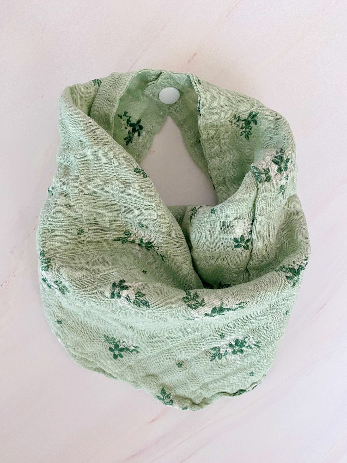 Babero de muselina estampado