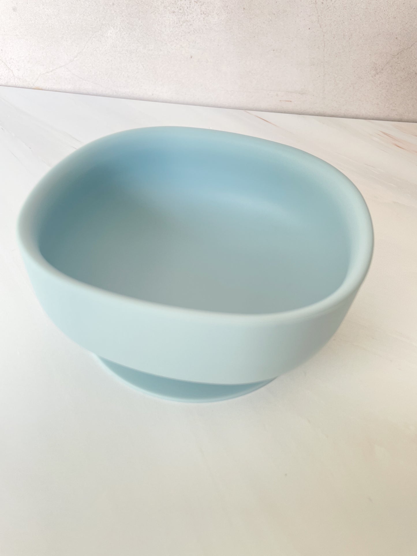 Plato hondo con ventosa