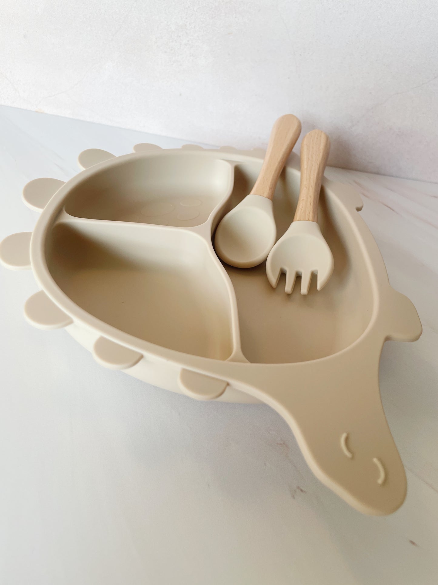 Plato Dino con cubiertos