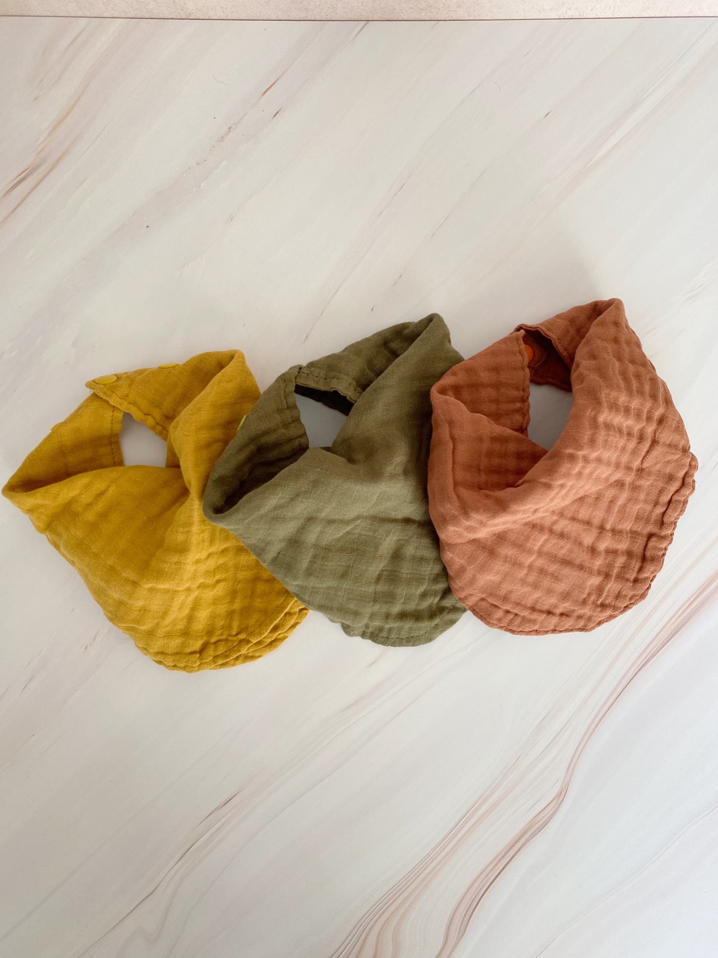 Babero de muselina colores lisos