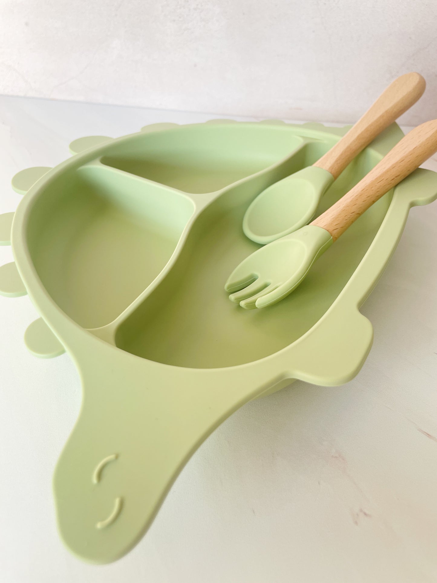 Plato Dino con cubiertos