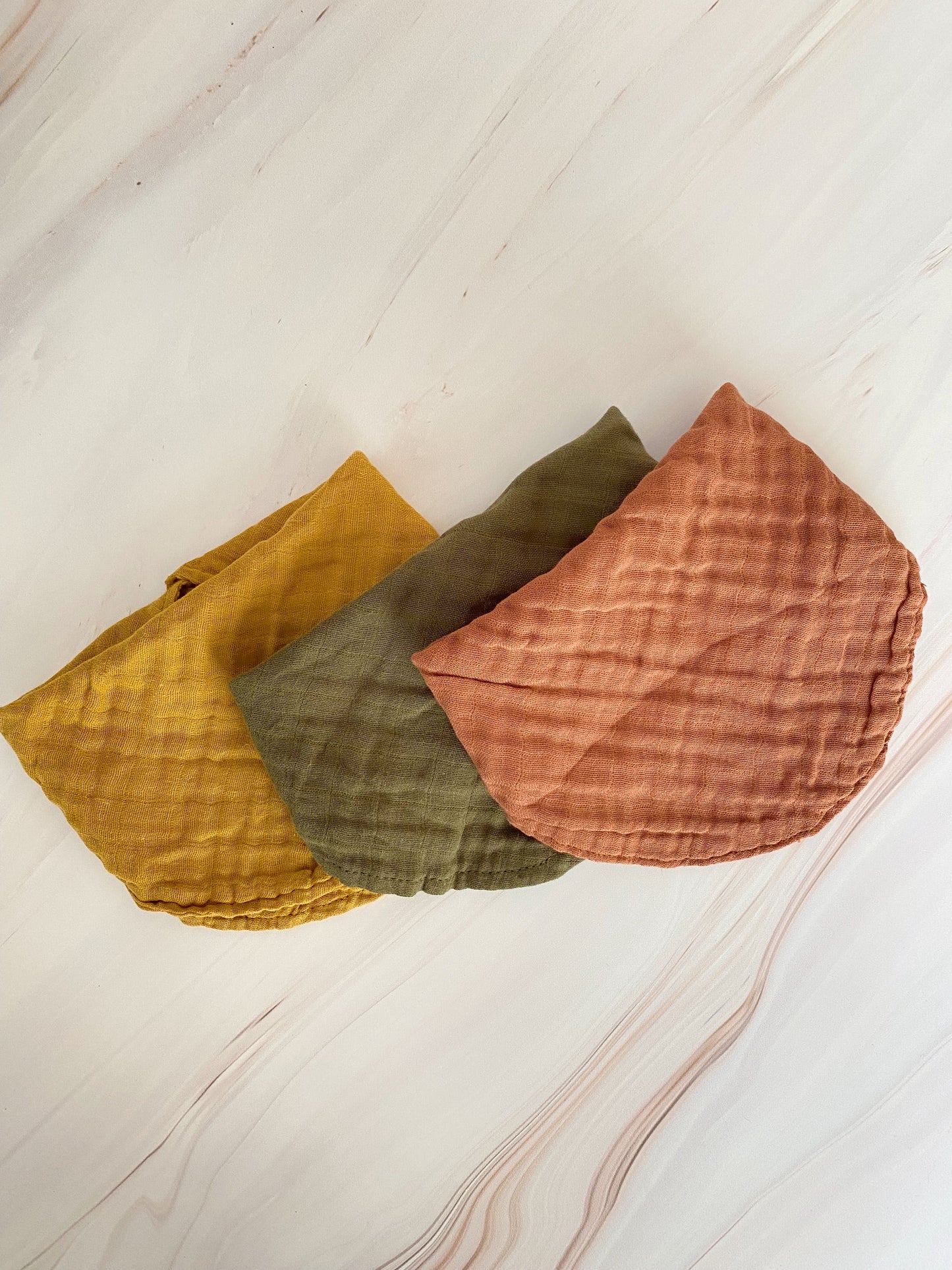 Babero de muselina colores lisos