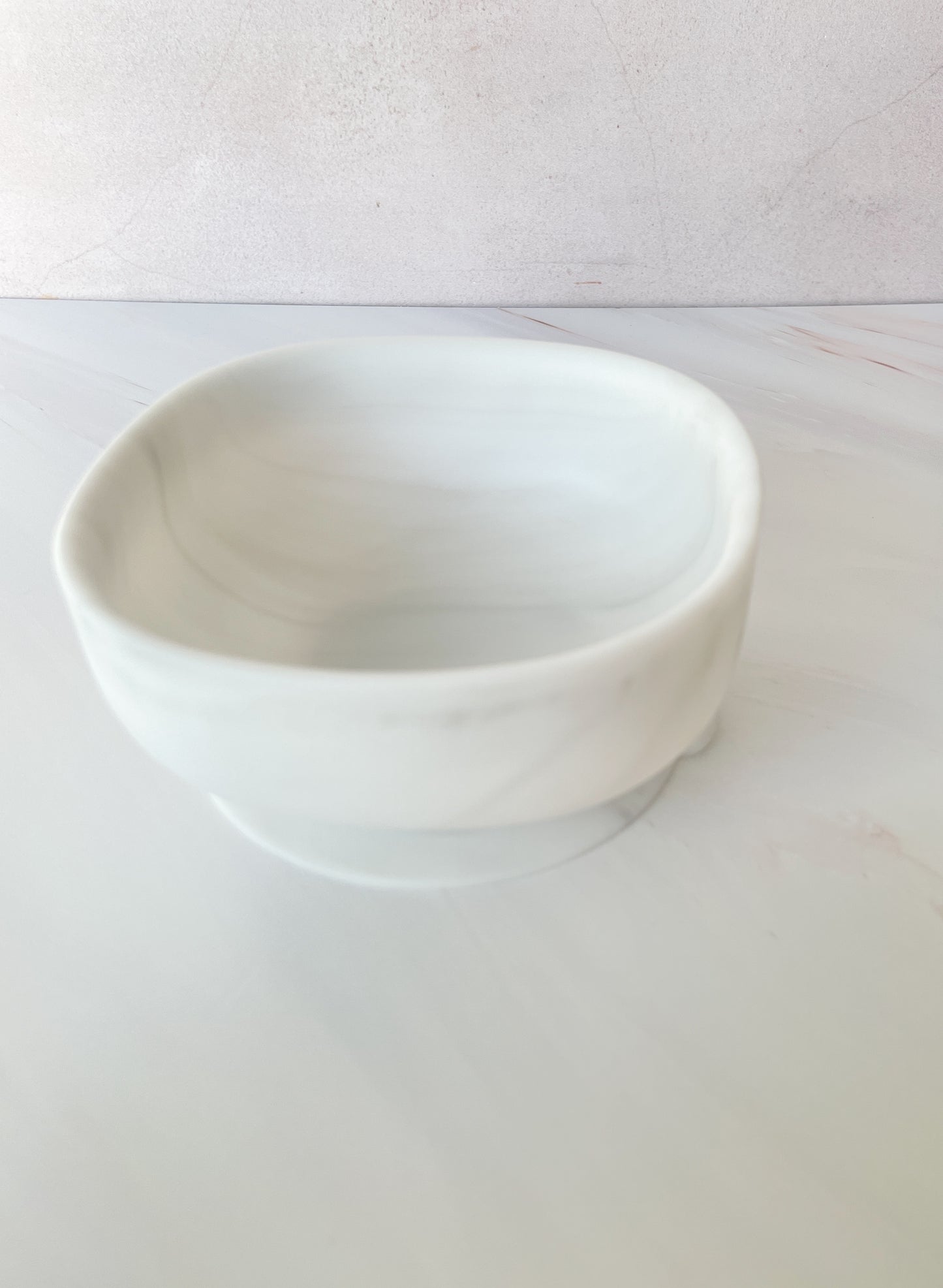 Plato hondo con ventosa