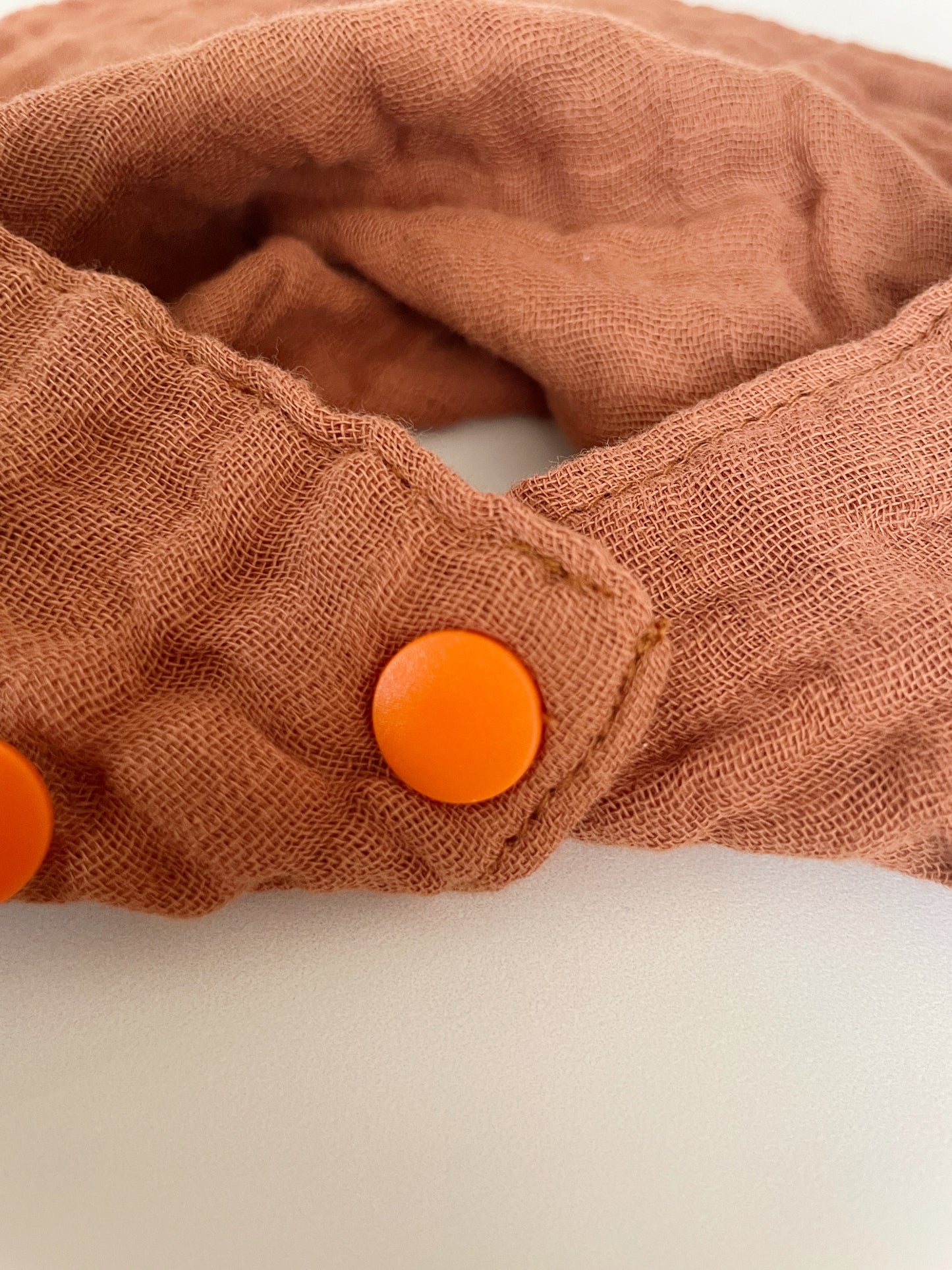 Babero de muselina colores lisos