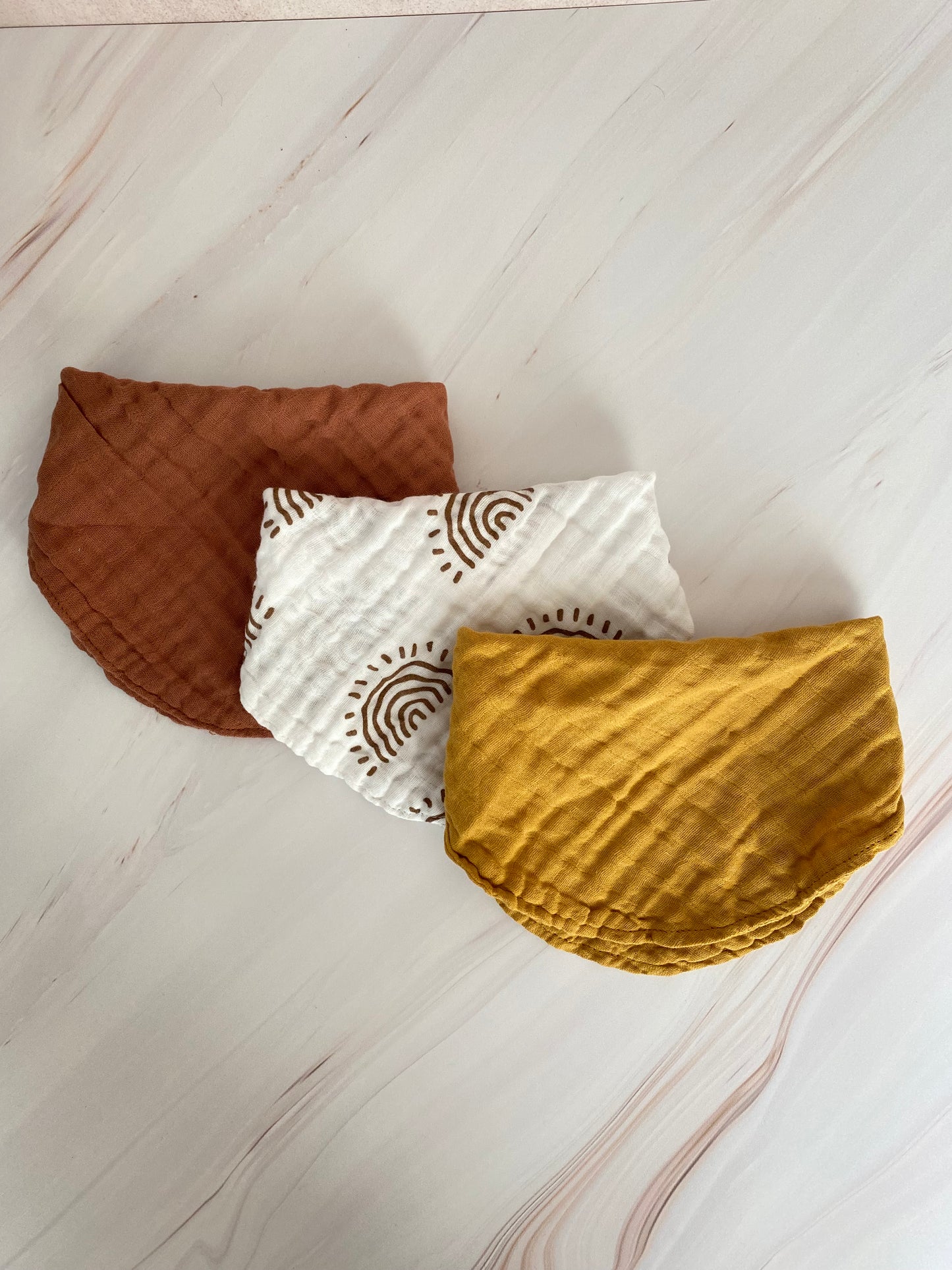 Babero de muselina estampado